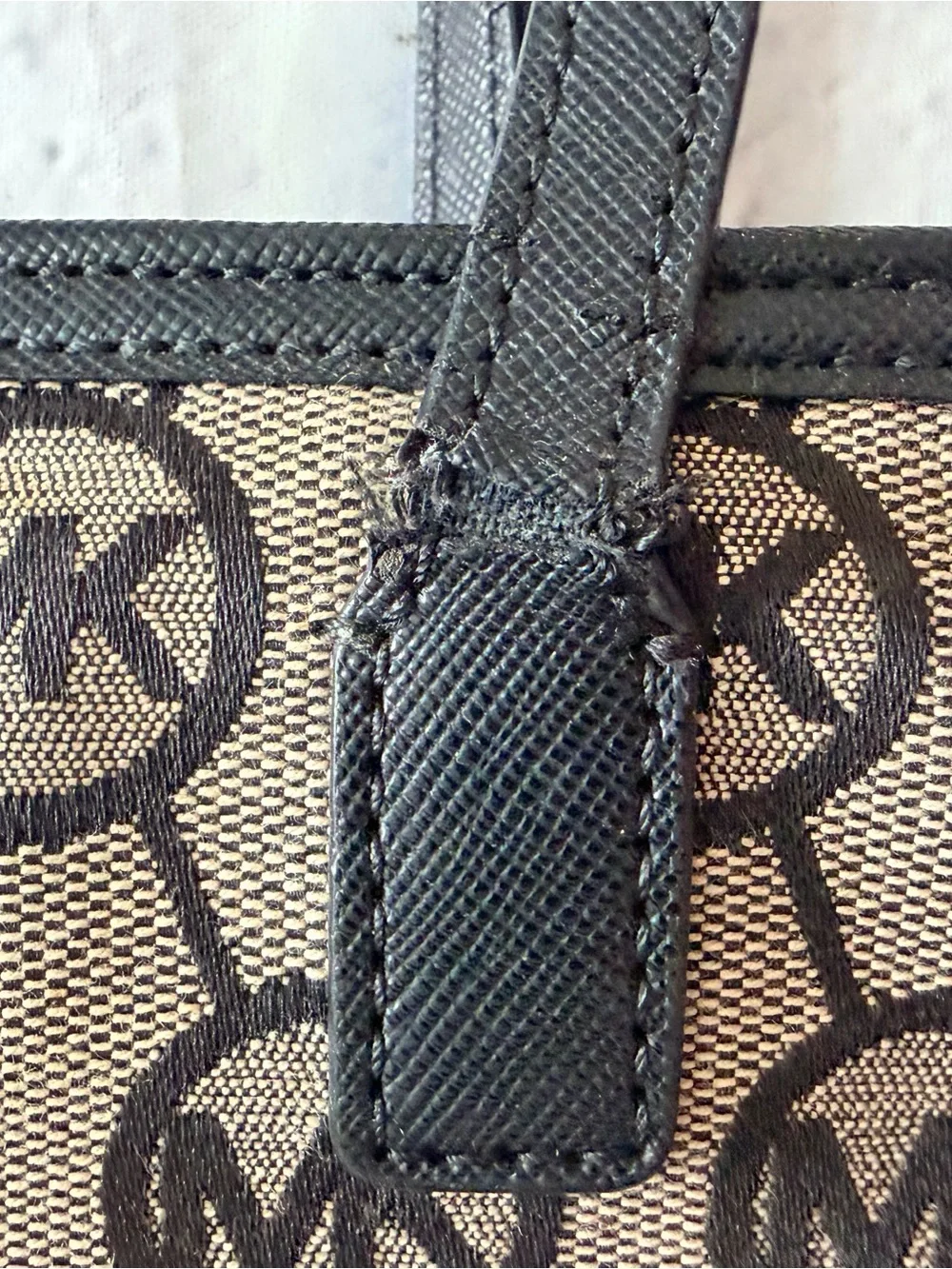 Michael Kors Kempton Pocket Tote | Monogram Tan Black Gold